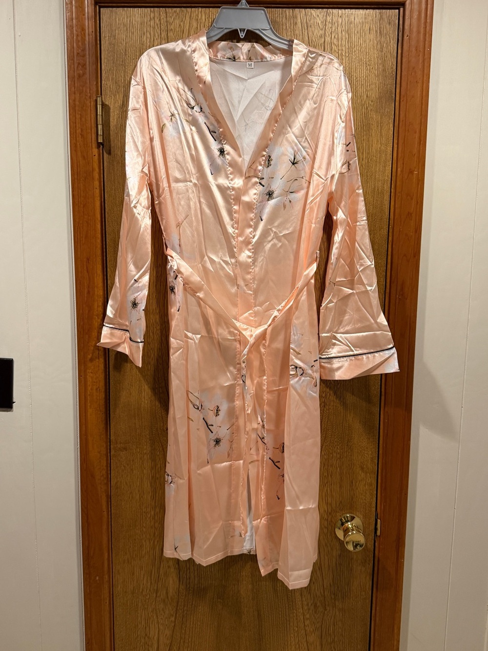 Ladies Size M Silky Peach Floral print long sleeve Satin Robe with Belt